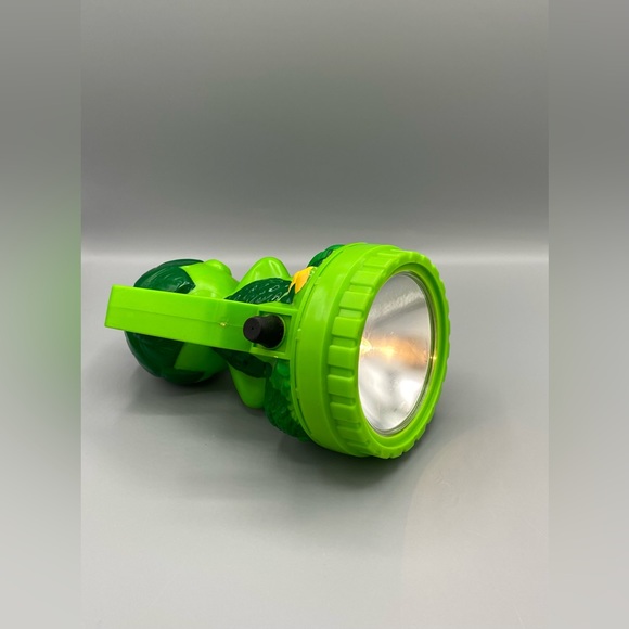 Green Giant Sprout Flashlight Vintage 1980s Green Used Still Working Some Flaws - Picture 5 of 7
